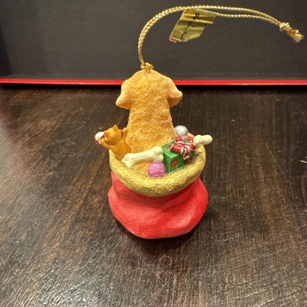 Danbury Mint A Golden Holiday The Pawfeet‎ present Ornament
